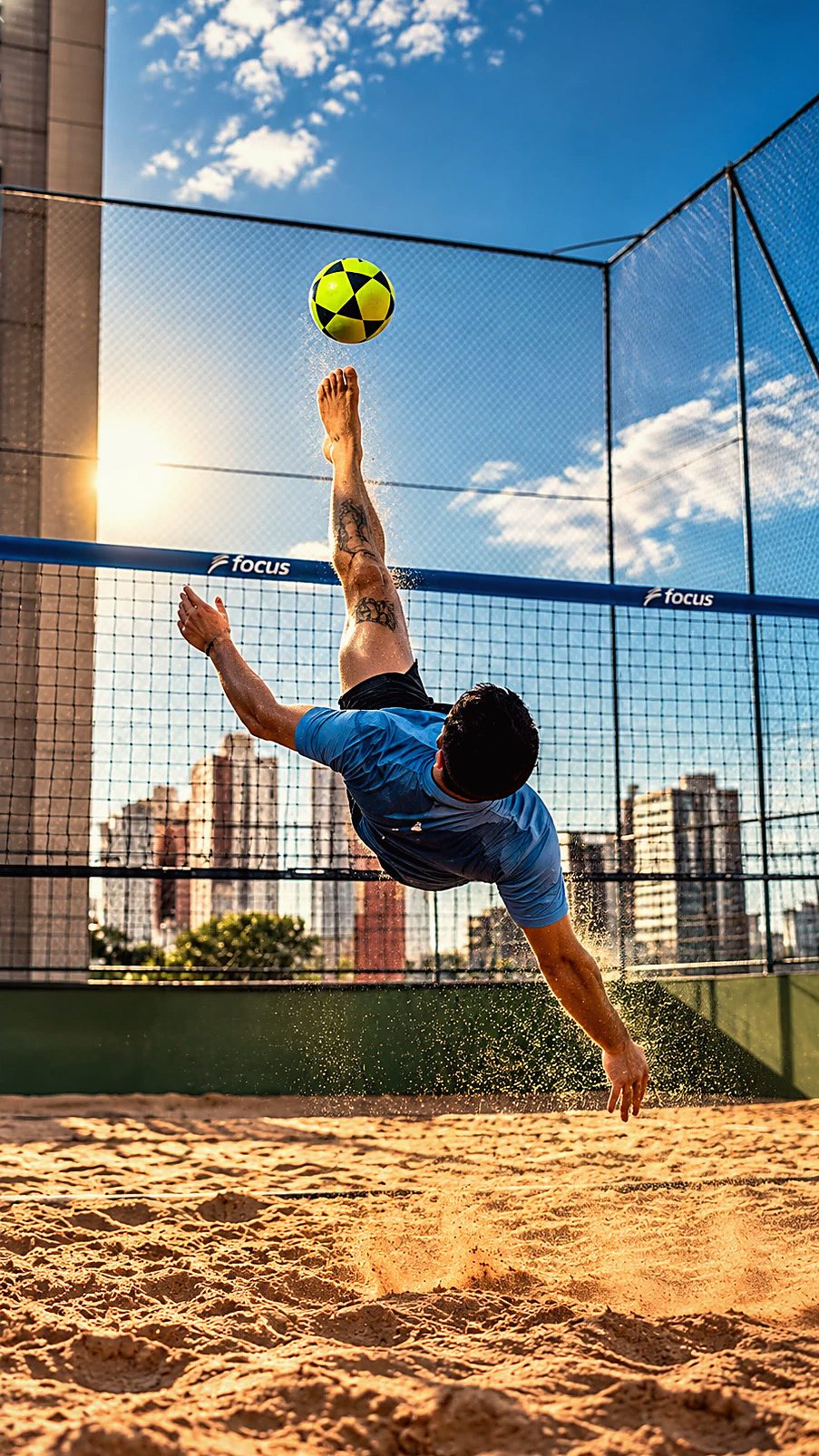 Shark: o corpo invertido no ar, o pé chega na bola acima da rede